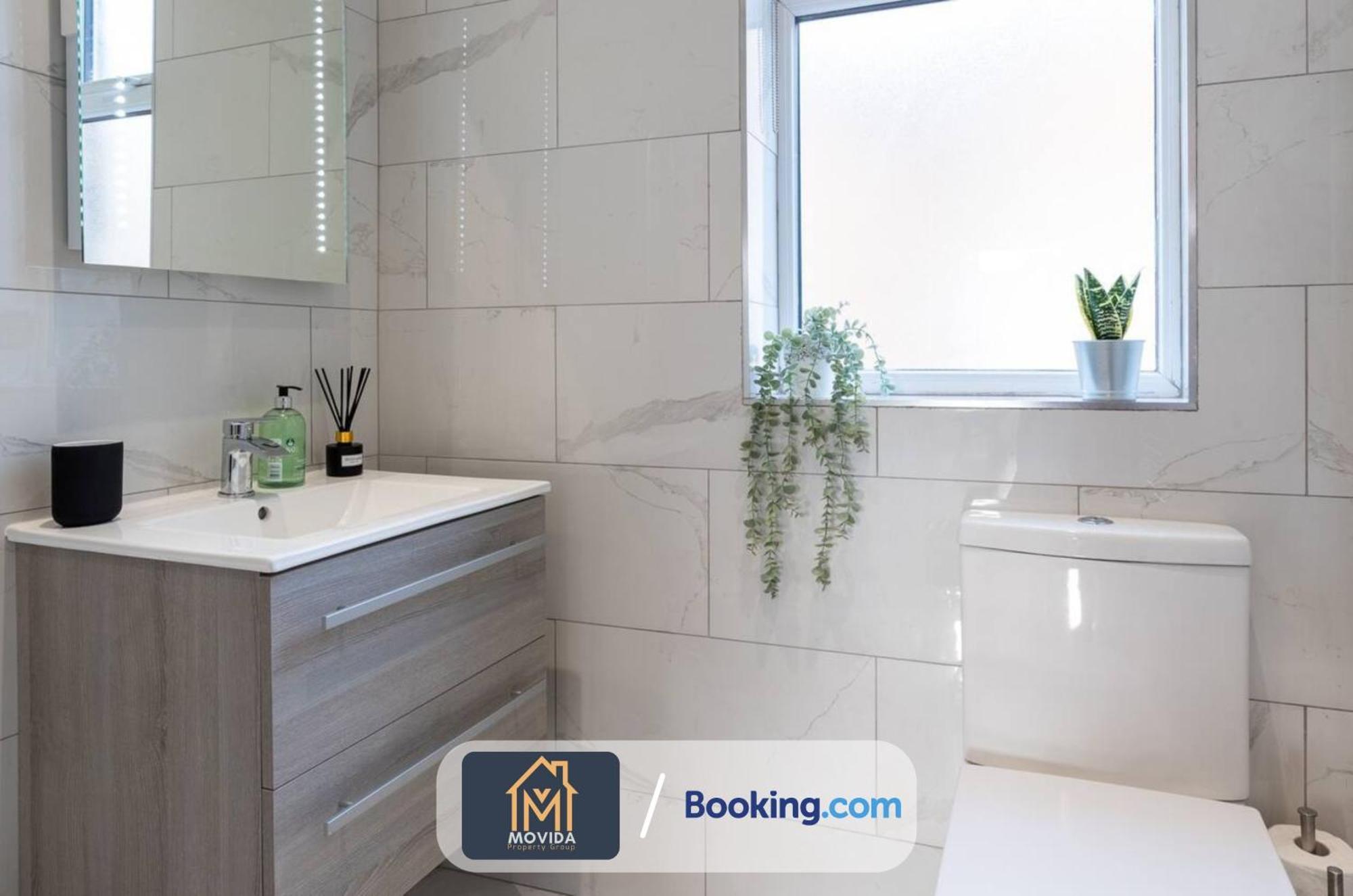 Central Elegant Three Bed Duplex By Movida Property Group Short Lets & Serviced Accommodation 哈罗盖特 外观 照片